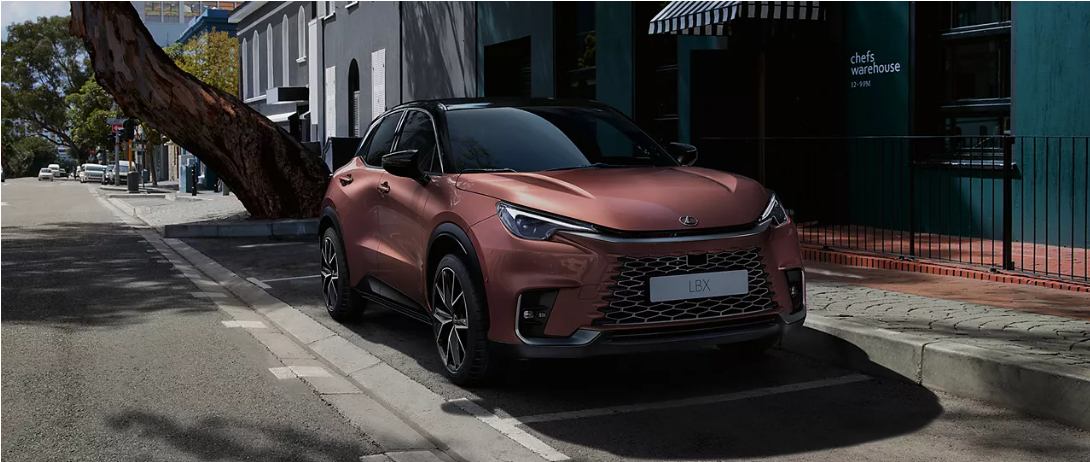 LBX102023 Le constructeur Lexus vous garantit confiance, agrément de conduite, contrôle et confort pour le plus petit véhicule de la gamme.